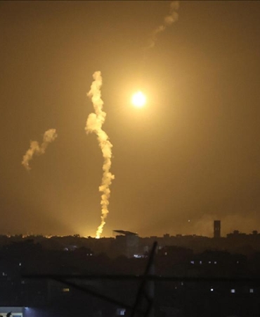 Katil İsrail'in Gazze'deki hava saldırılarında 4 Filistinli yaşamını yitirdi