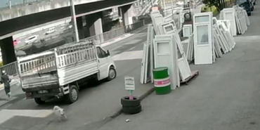 Köpekten kaçarken otobüs çarptı