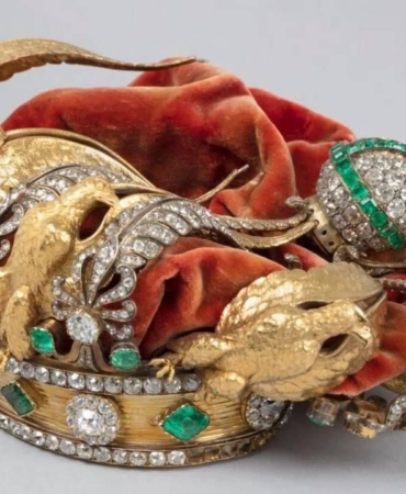 Louvre soygununda hasar gören İmparatoriçe Tacı'nın son hali paylaşıldı