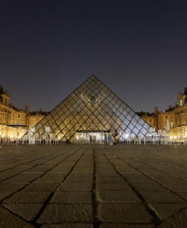 Macron, Louvre Müzesi'nin başına yeni bir isim atadı