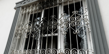 Mardin'de ev yangını 2 can aldı