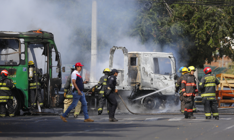 Meksika'da uyuşturucu baronunun öldürülmesinin ardından çıkan olaylarda 55 kişi öldü