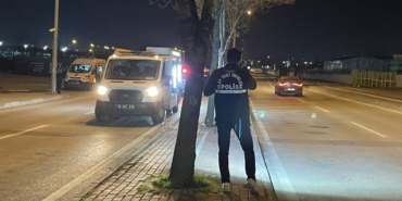 Motosiklet refüje çarptı, sürücü ile eşi öldü