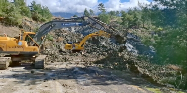 Muğla'da heyelan nedeniyle yol ulaşıma kapandı