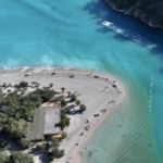 Muğla'da Ölüdeniz turkuaz renge büründü