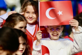 Öğrenciler ikinci döneme Bayrak Sevgisi ile başlayacak