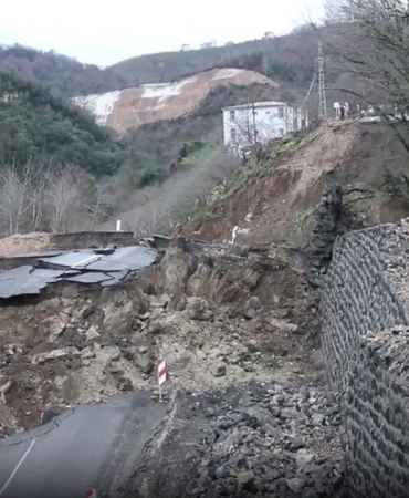Ordu'da heyelan: İstinat duvarı yıkıldı, yol çöktü