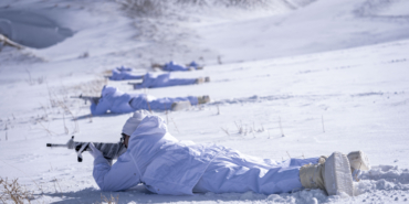 Özel harekat polisleri zorlu kış şartlarında görevlerine hazır