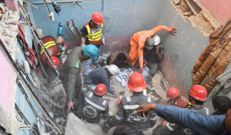 Pakistan'da apartmanda meydana gelen patlamada 16 kişi hayatını kaybetti