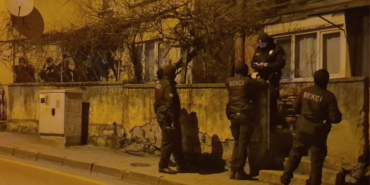 Pencereden eve giren genç ekipleri alarma geçirdi