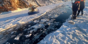 Rusyada Baykal Gölünde buz altına giren araçta 8 kişi öldü