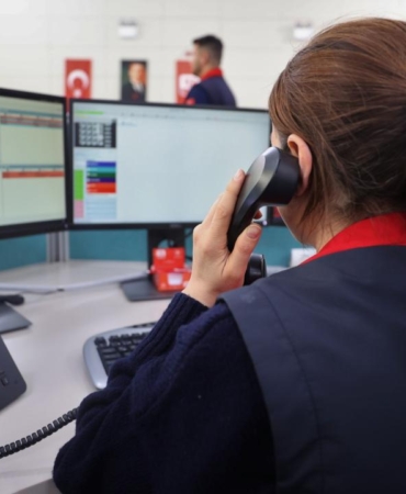 Rüya tabiri isteyen de takma dişi kaybolan da 112'yi aradı