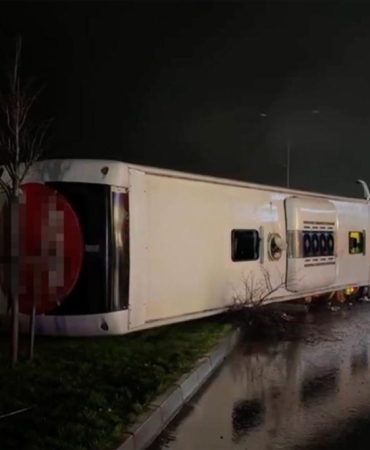 Samsun'da yolcu otobüsü devrildi: 7 yaralı