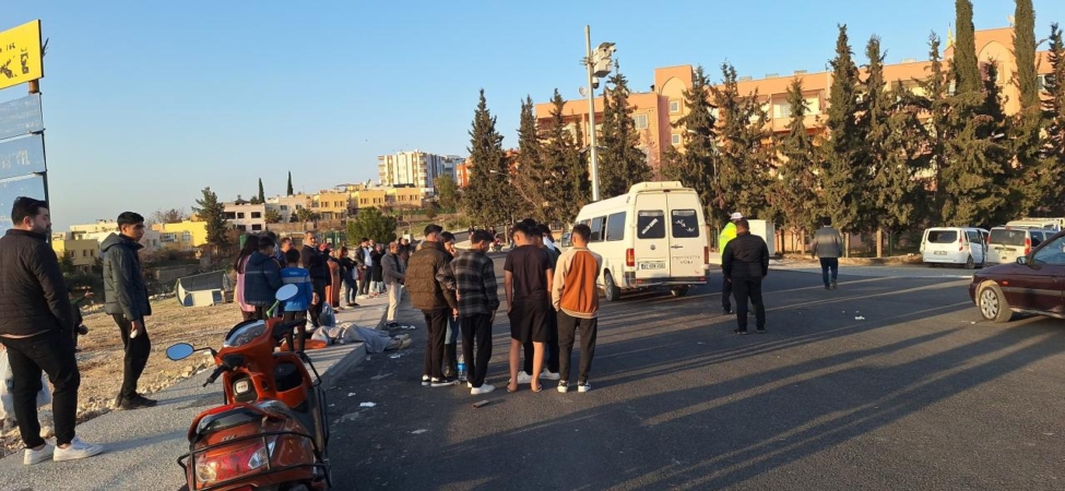 Şanlıurfa'da işçi minibüsü direğe çarptı: 15 yaralı