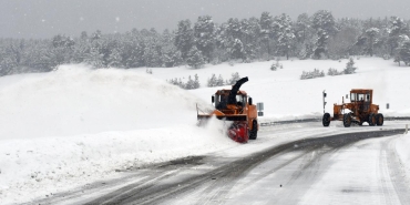 Siirt'te kar nedeniyle mahsur kalan 15 araç kurtarıldı