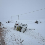 Sivas'ta öğrenci servisi devrildi: 14 yaralı