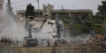 Soykırımcı İsrail Batı Şeria'da Filistinlilere ait evleri ve tesisleri yıkmaya devam ediyor