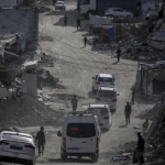 Soykırımcı İsrail, Gazze'ye dönüşü engellemek için para teklifi ve tehditlere başvuruyor