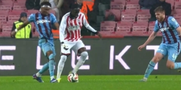 Trabzonspor'un golü bu kez VAR incelemesi sonrası iptal edildi!