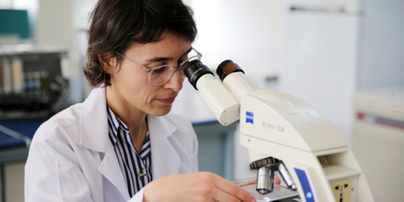 Türk bilim kadını deneyleriyle uzay biyolojisine katkı sunuyor