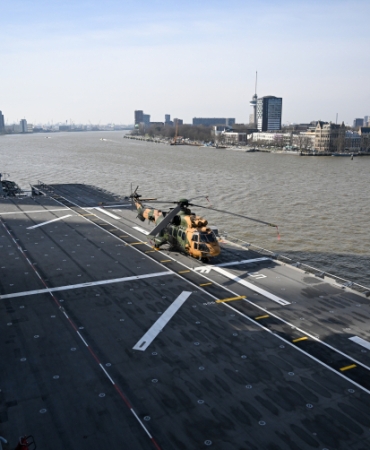 Türk donanması Hollanda basınını büyüledi