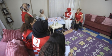 Türk Kızılay, yaşlı bireyler için destek çalışmalarını sürdürüyor