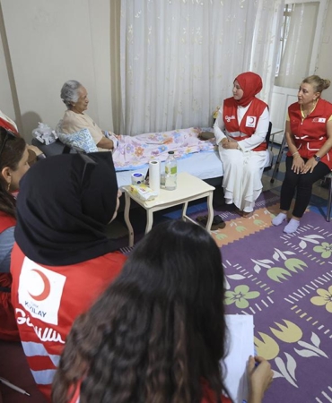 Türk Kızılay, yaşlı bireyler için destek çalışmalarını sürdürüyor