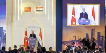 Türk ve Mısırlı iş insanları Kahire'de buluştu