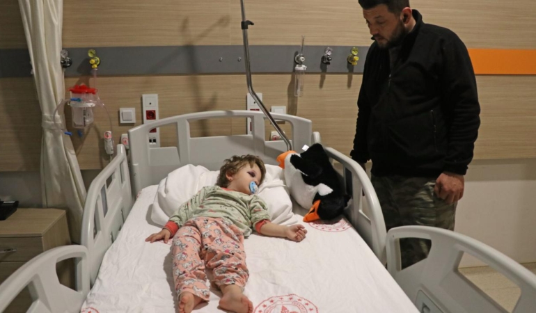 Yalova'da baba ile 14 aylık kızı komşuları tarafından darbedildi