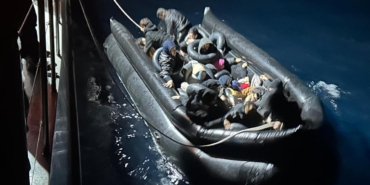 Yunanistan sahil güvenlik gemisi ile çarpışan bottaki düzensiz göçmenlerden 14'ü öldü