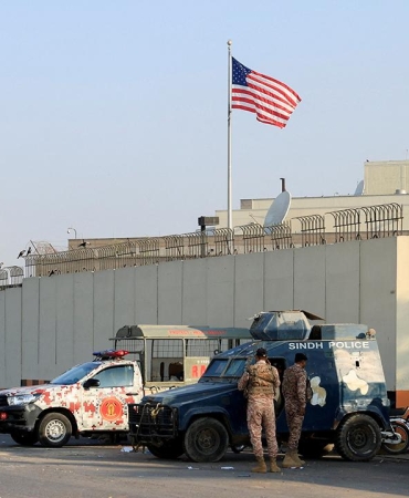 ABD birlikleri, Karaçi'deki konsolosluğa saldıran protestoculara ateş açtı