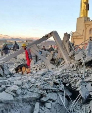 ABDİsrail, İran'da tarihi camiyi hedef aldı: 3 kişi hayatını kaybetti