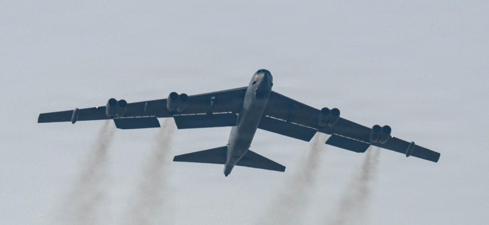 ABD'ye ait B52 bombardıman uçakları İngiltere'deki RAF Fairford Üssü'ne ulaştı