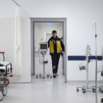 Acil servislerde saniyelerle yarışan sağlık ekipleri hayat kurtarıyor