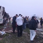 Adana'da yolcu otobüsü devrildi: 2 ölü, 19 yaralı