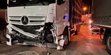 Afyonkarahisar'da tır ile hafif ticari araç çarpıştı: 1 ölü, 1 yaralı