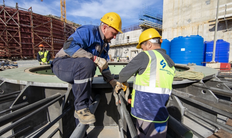 Akkuyu'da kritik yapısal bileşen monte edildi