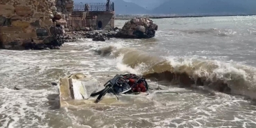 Alanya açıklarında balıkçı teknesi battı: 2 kişi yüzerek kurtuldu