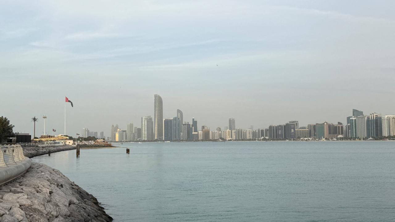 BAE'de balistik füzenin önlenmesi sırasında düşen şarapnel 1 kişinin ölümüne yol açtı