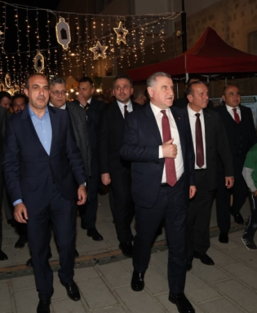 Bakan Bak, Lefkoşa'da Ramazan Sokağını ziyaret etti