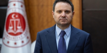 Bakan Gürlek, CHP'li Emir'e açtığı davadan kazandığı tazminatı AFAD'a bağışladı