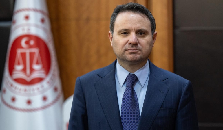 Bakan Gürlek, CHP'li Emir'e açtığı davadan kazandığı tazminatı AFAD'a bağışladı