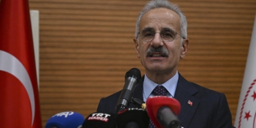 Bakan Uraloğlu: Hürmüz'deki 15 Türk sahipli geminin personeliyle irtibat sürüyor