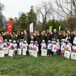 Bakan Yumaklı çocuklarla fidan dikti