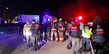 Balıkesir'de otomobil şarampole devrildi: 1 ölü, 6 yaralı