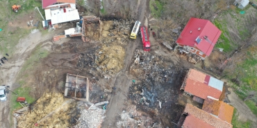 Bolu'da 5 ev ve 8 samanlık yandı