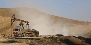 Brent petrolün vadeli varil fiyatı 103,90 dolardan işlem görüyor