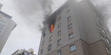 Bursa'da 8 katlı apartmanda yangın paniği