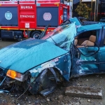 Bursa'da otomobil reklam panosuna çarptı: 1 ölü