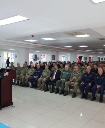 Cumhurbaşkanı Erdoğan, Mehmetçik ile bayramlaştı